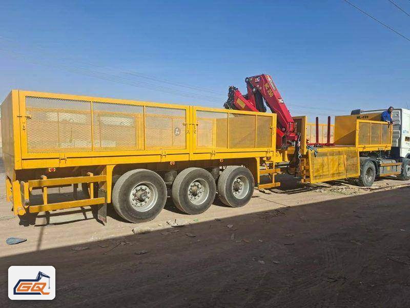 نصف مقطورة بجوانب شبكية وكرين مفصلي خلفي مصنّعة بالكامل