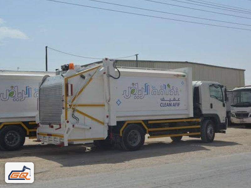 ضاغطات نفايات مدهونة بهوية العميل سلّمناها لعقد نظافة بلدي