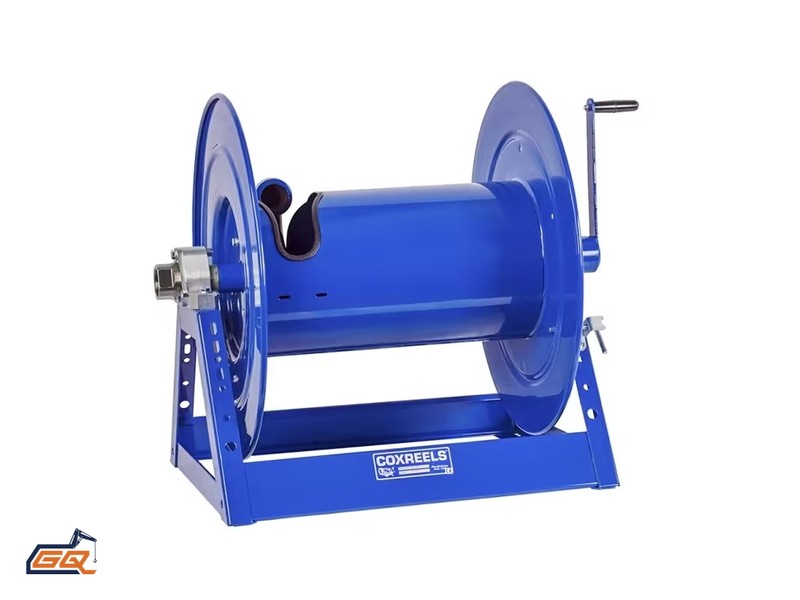 Manual-rewind hydraulic hose reel for hose storage and protection