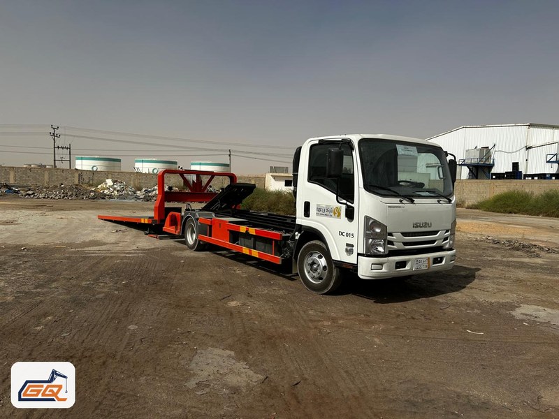 The low loading angle allows low and sports cars to be loaded