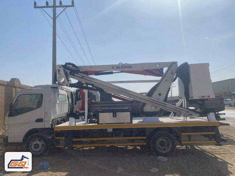 منصة تلسكوبية مركّبة على شاحنة متوسطة